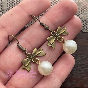 Bow Pearl Stud Earrings